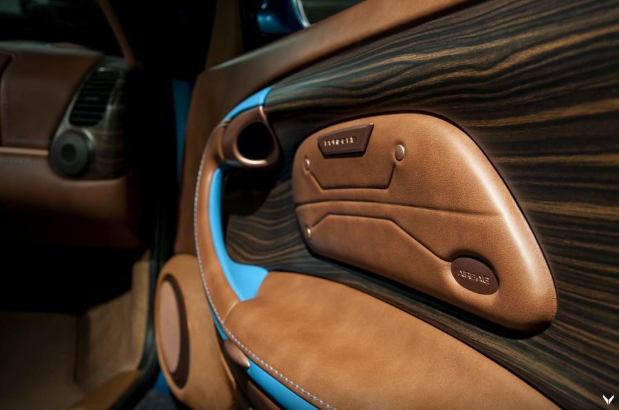 Детали интерьера Porsche 911 Carrera Cabriolet by Vilner 2020 года  (фото 21 из 21)
